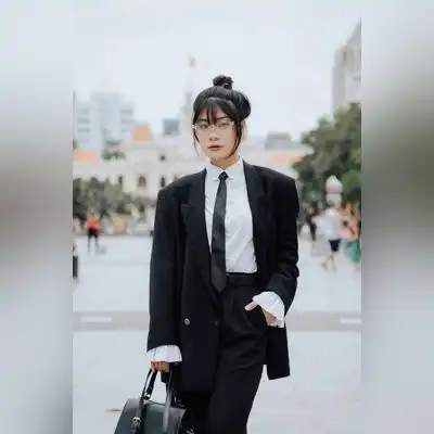 周蔚